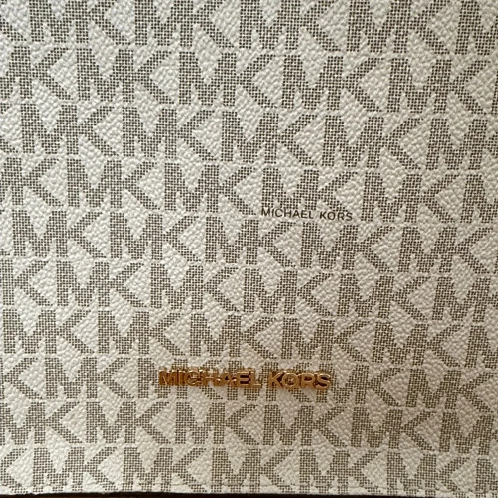 Michael Kors Briley Small Logo Messenger Bag in the vanilla color. Crossbody Bag - Picture 4 of 6